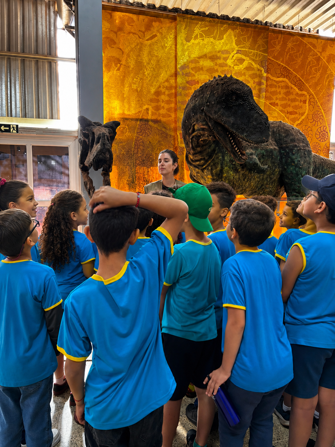 Uma aventura pelo mundo dos dinossauros