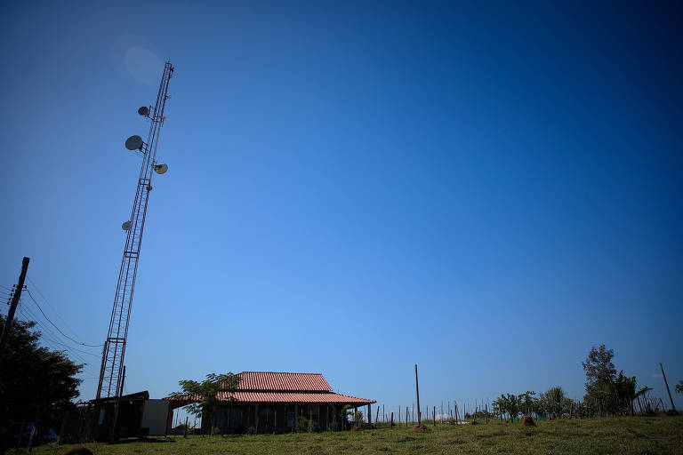 Antena de transmissão de sinal em Itu