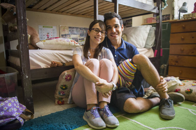Benê ( Daphne Bozaski ) e Guto ( Bruno Gadiol ); clique na imagem para abrir a galeria