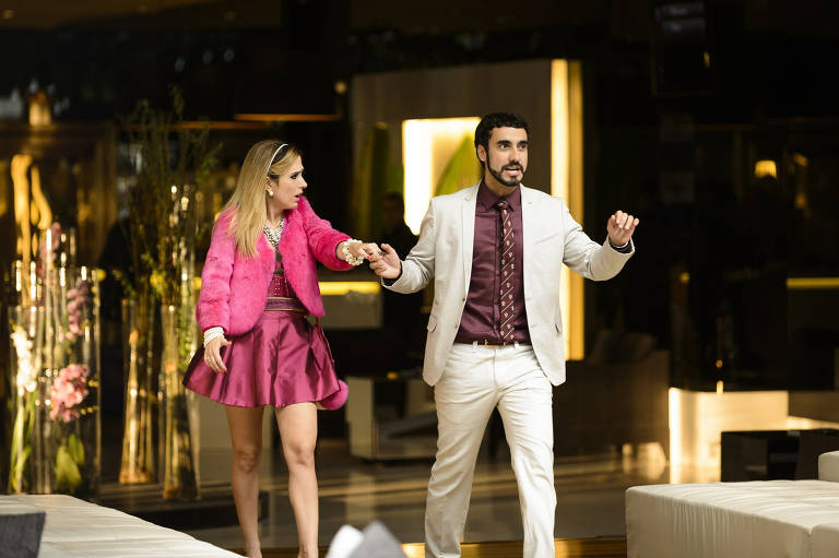 Fedora (Tata Werneck) e Leozinho (Gabriel Godoy)